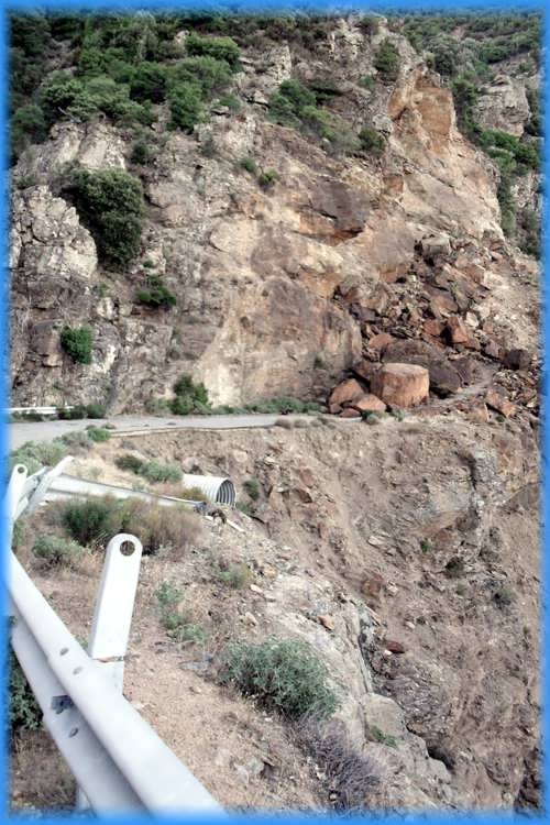 gesperrte Pass-Straße beu Villagrande Strisaili